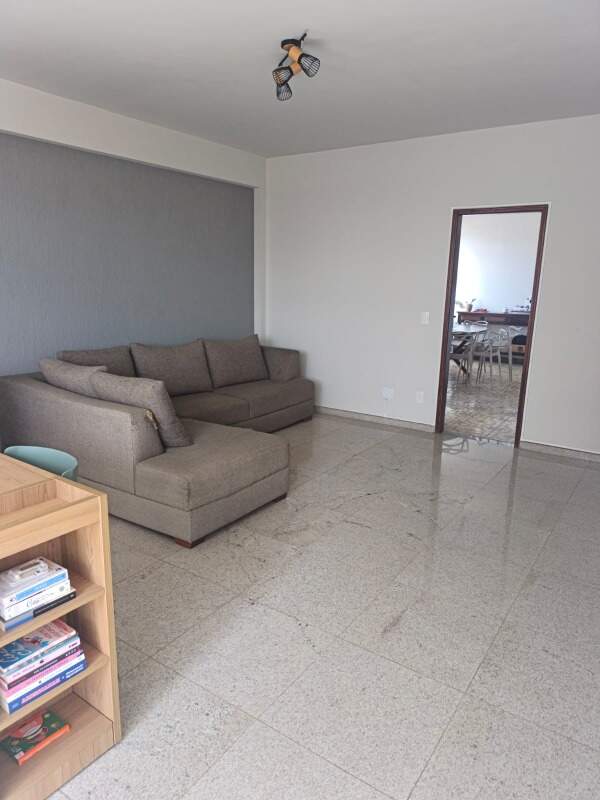 Apartamento com 3 quartos à venda no bairro Sagrada Família em Belo Horizonte