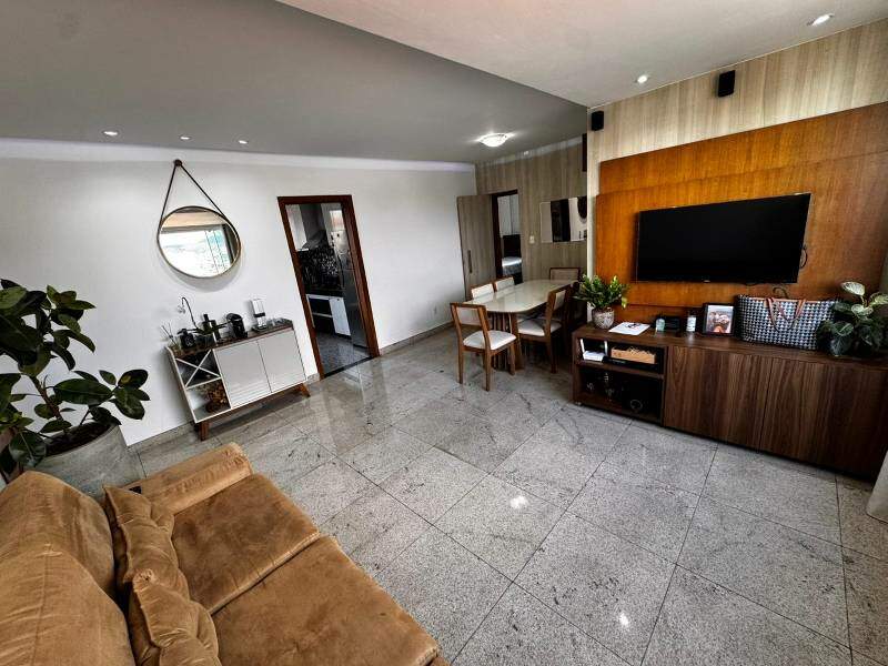 Apartamento com 3 quartos à venda no bairro Sagrada Família em Belo Horizonte