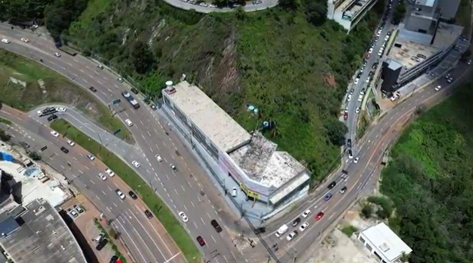 Loja / Salão / Ponto Comercial para alugar no bairro Santa Lúcia em Belo Horizonte
