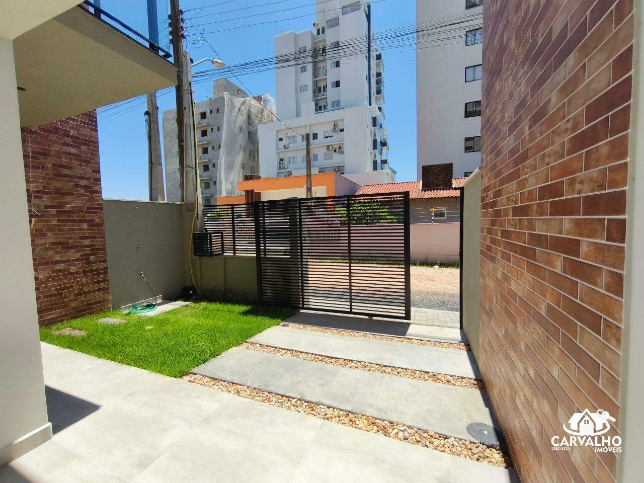 Imovel, 1374 - Sobrado com 3 quartos quartos e 2 banheiros banheiros para à venda: 