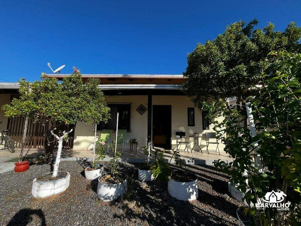 Imovel, 2169 - Casa com 5 quartos quartos e 3 banheiros banheiros para à venda: 