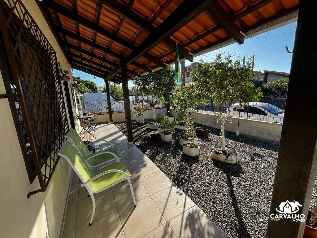 Imovel, 2169 - Casa com 5 quartos quartos e 3 banheiros banheiros para à venda: 