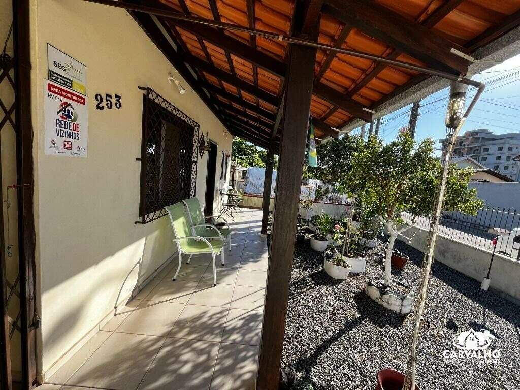 Imovel, 2169 - Casa com 5 quartos quartos e 3 banheiros banheiros para à venda: 