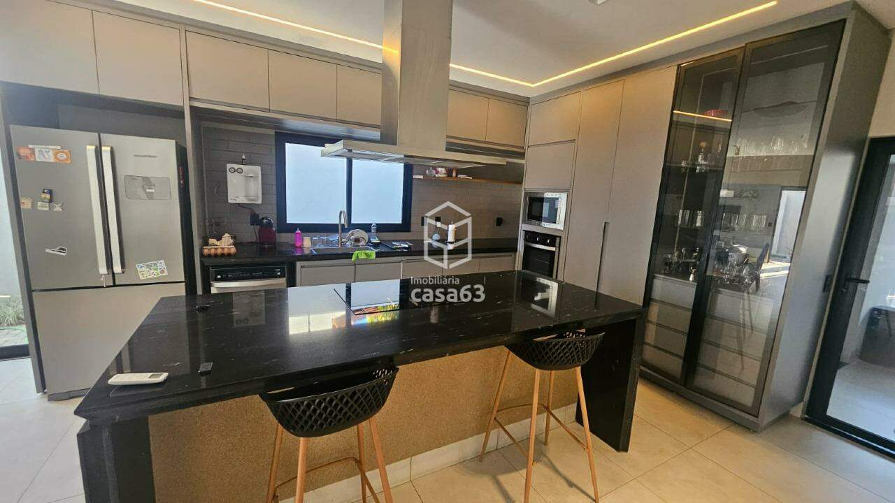 Foto 3 — Sobrado com 4 quartos sendo 3 suites na 605 sul