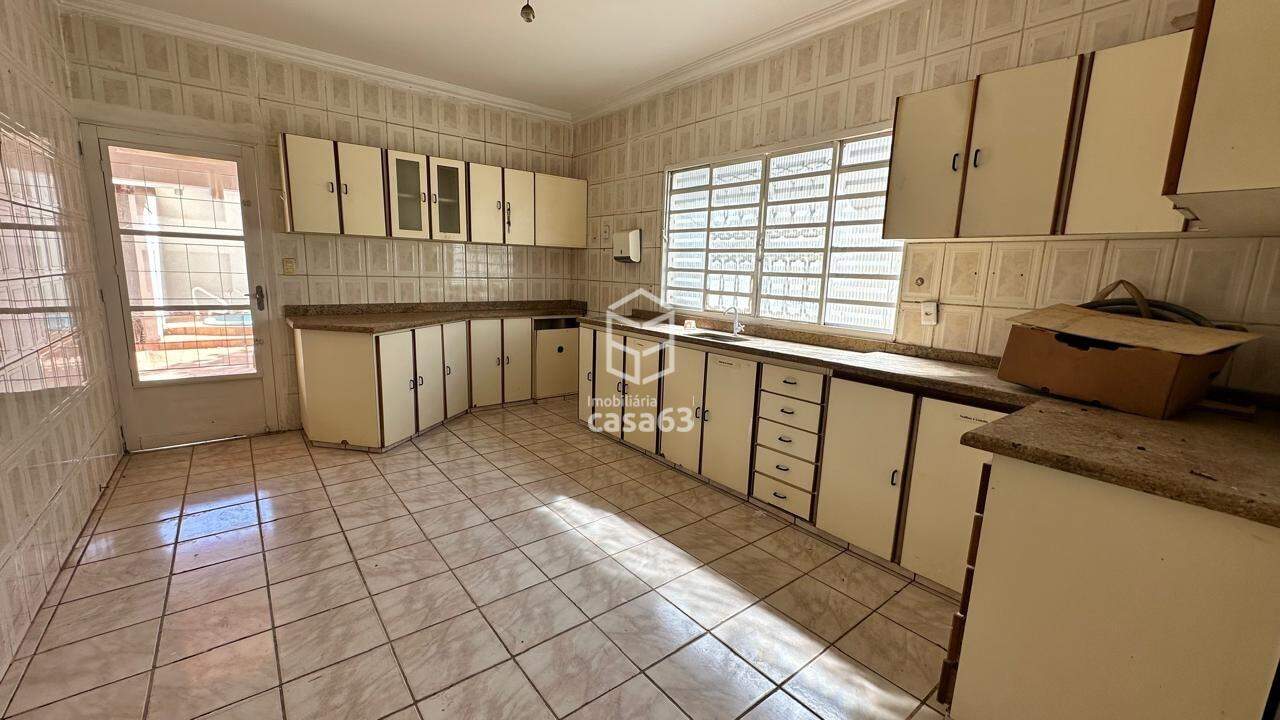 Foto 3 — Casa espaçosa e funcional na 604 sul