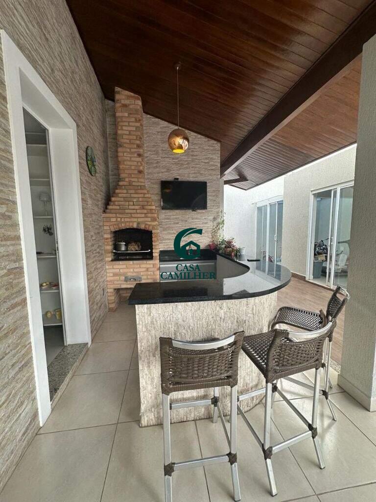 Casa à venda no Pinhão: 