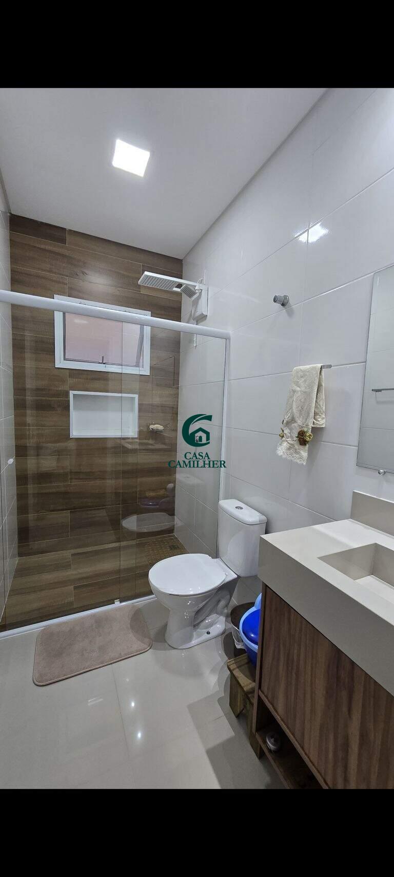 Casa à venda no Piracangaguá: 