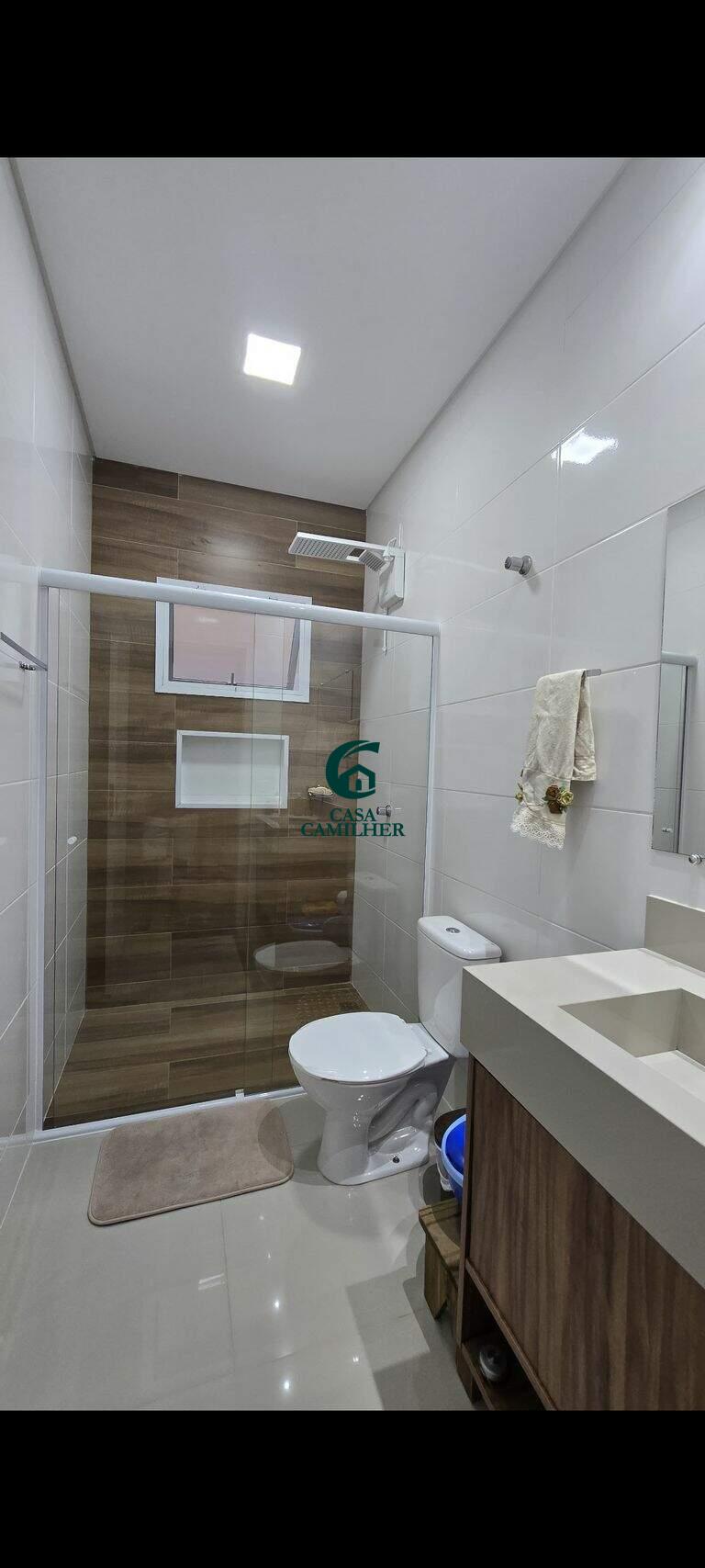 Casa à venda no Piracangaguá: 