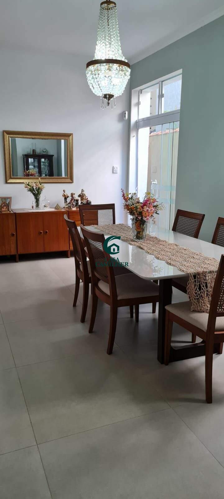 Casa à venda no Centro: 