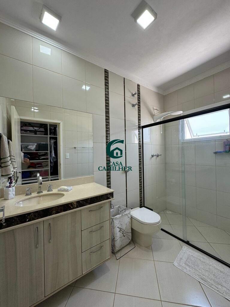 Casa à venda no Piracangaguá: 