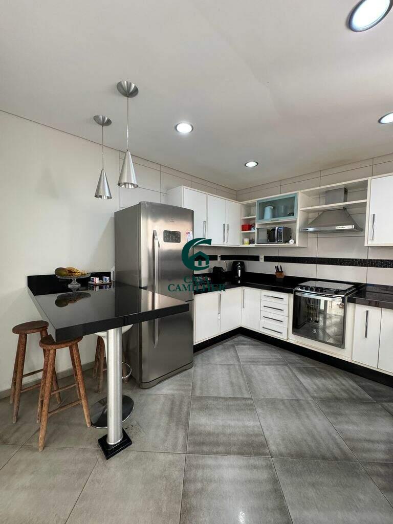 Casa à venda no Piracangaguá: 