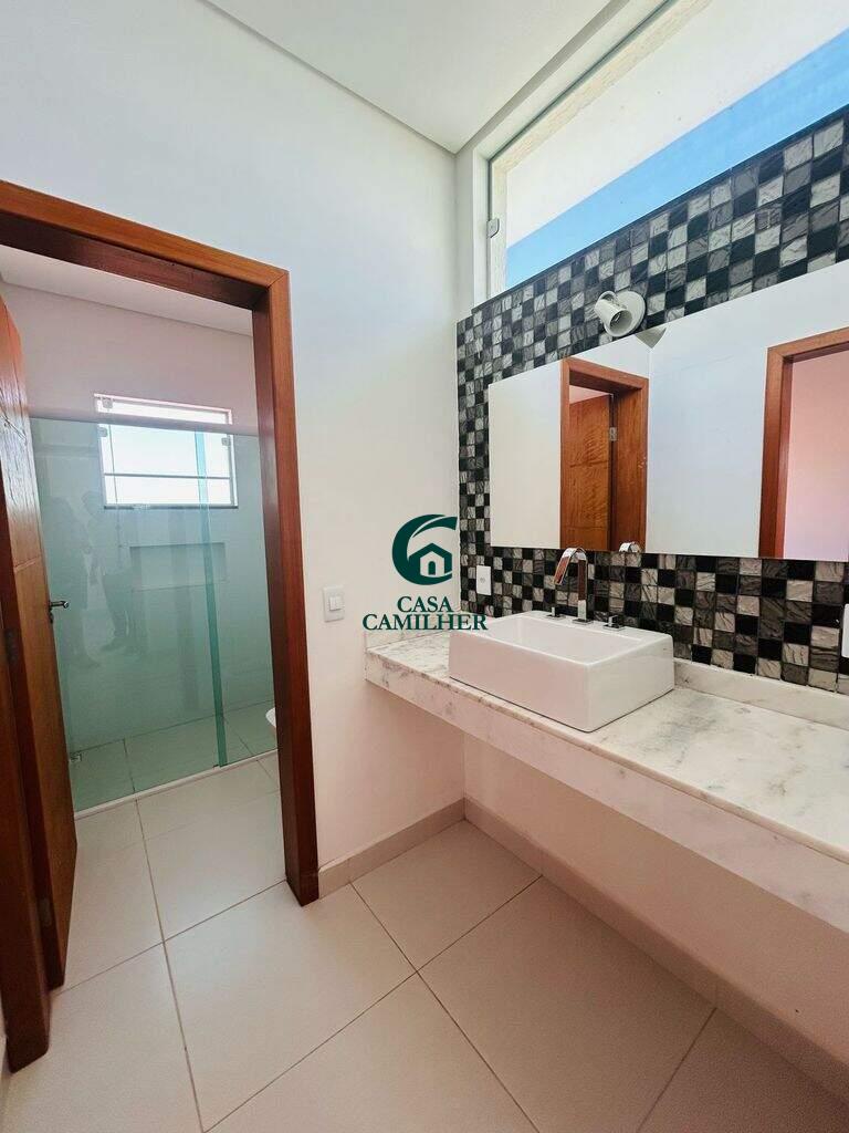 Casa à venda no Piracangaguá: 