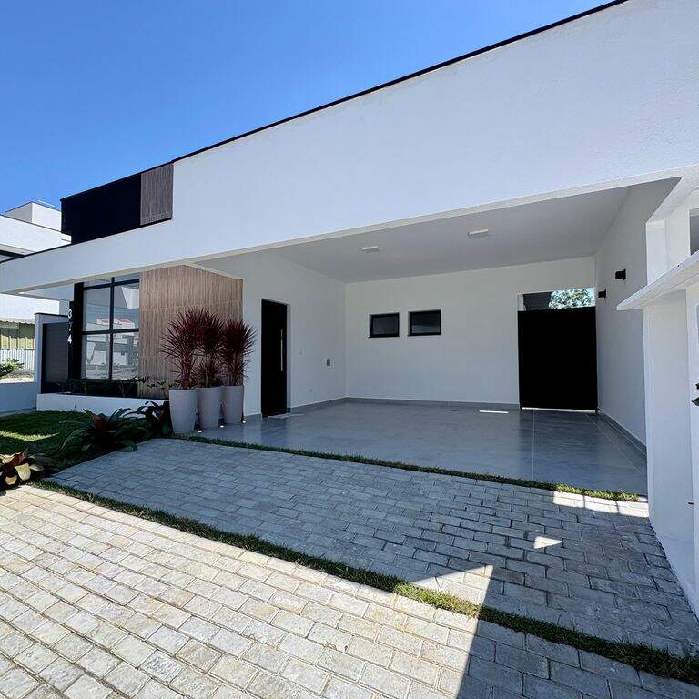 Casa à venda no Piracangaguá: 