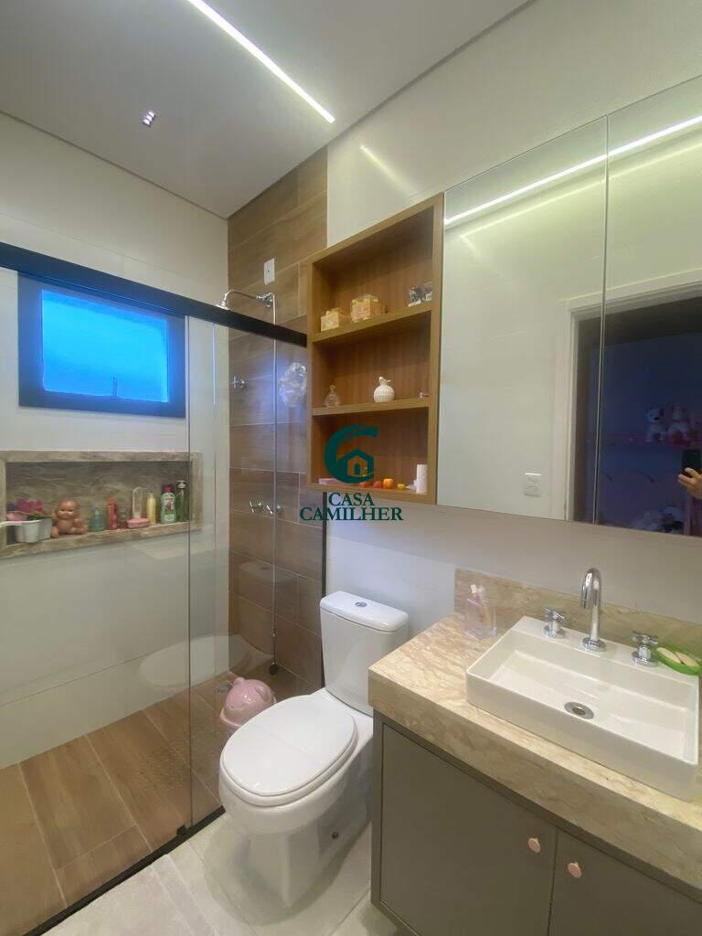 Casa à venda no Piracangaguá: 