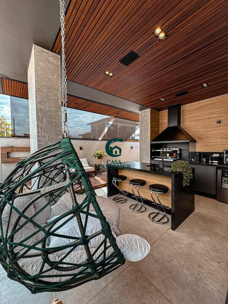 Casa à venda no Piracangaguá: 