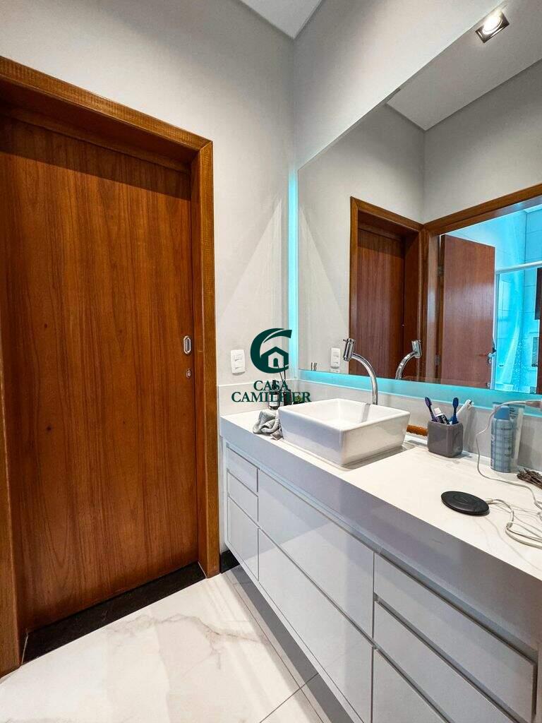 Casa à venda no Piracangaguá: 