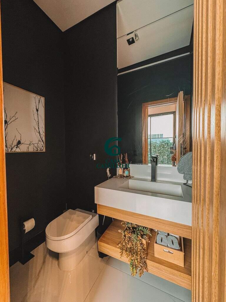 Casa à venda no Piracangaguá: 