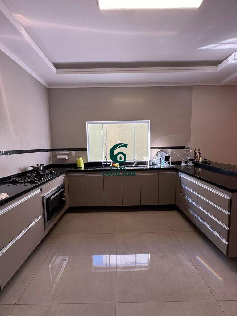 Casa à venda no Pinhão: 