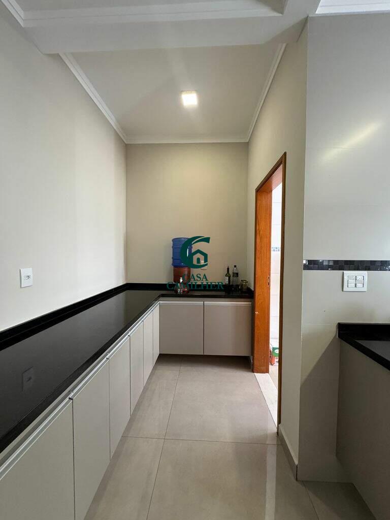 Casa à venda no Pinhão: 