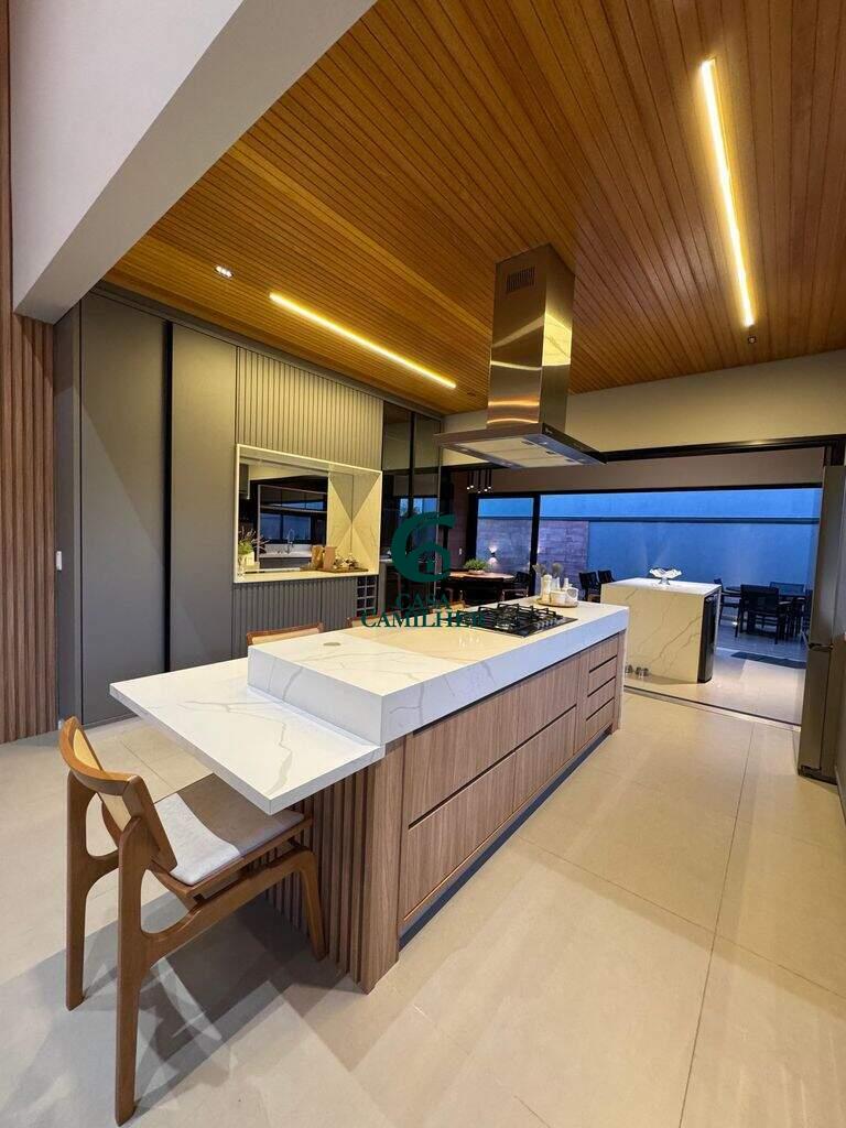 Casa à venda no Piracangaguá: 