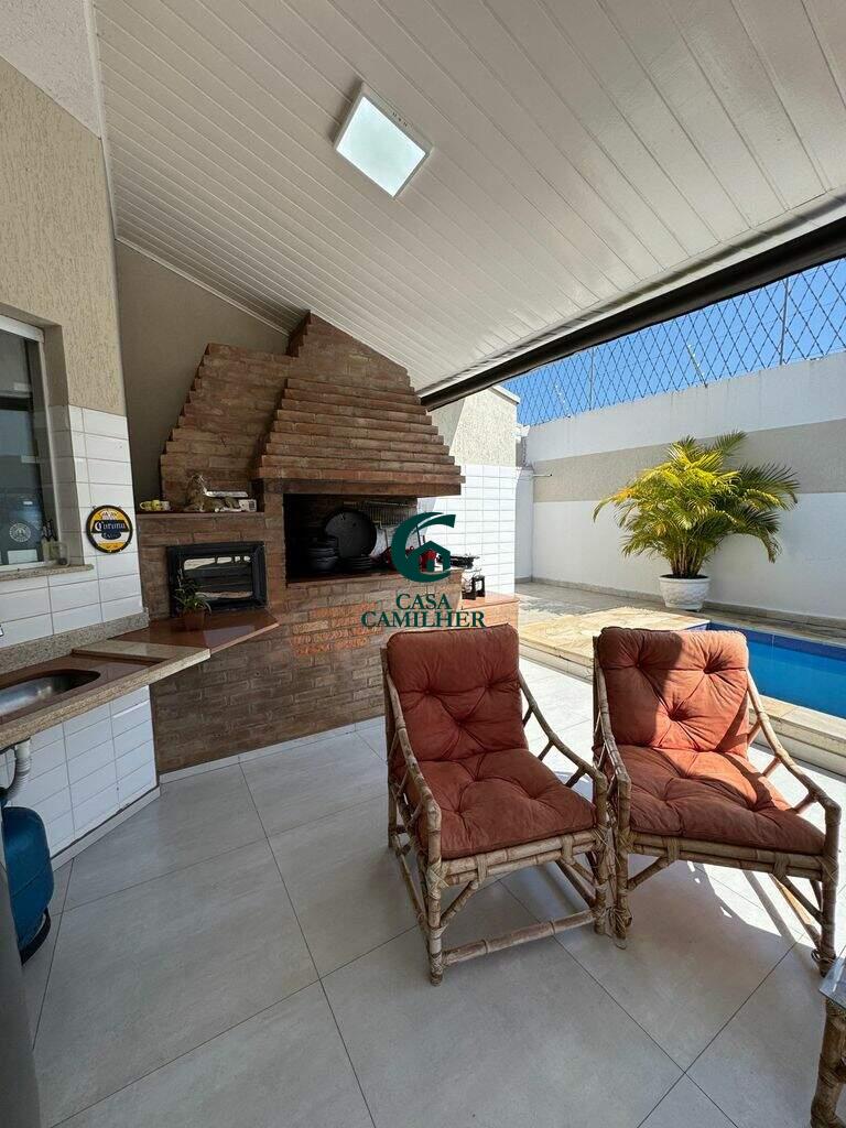 Casa à venda no Piracangaguá: 