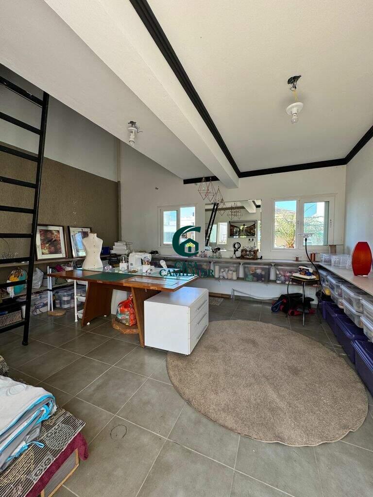 Casa à venda no Piracangaguá: 