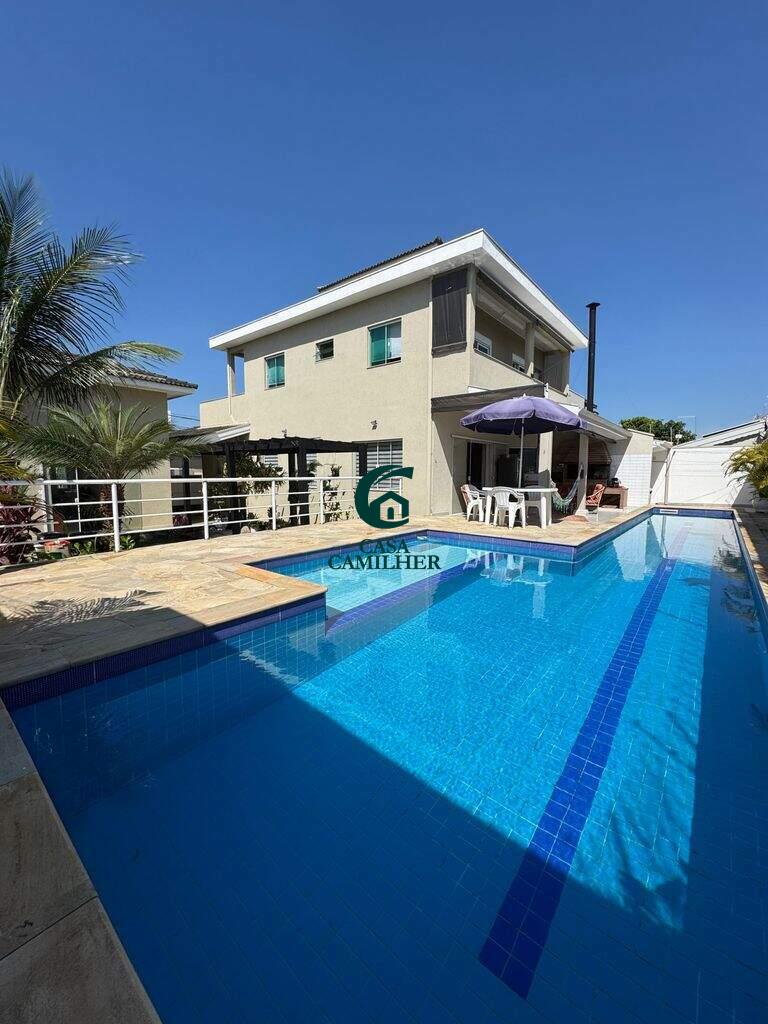 Casa à venda no Piracangaguá: 