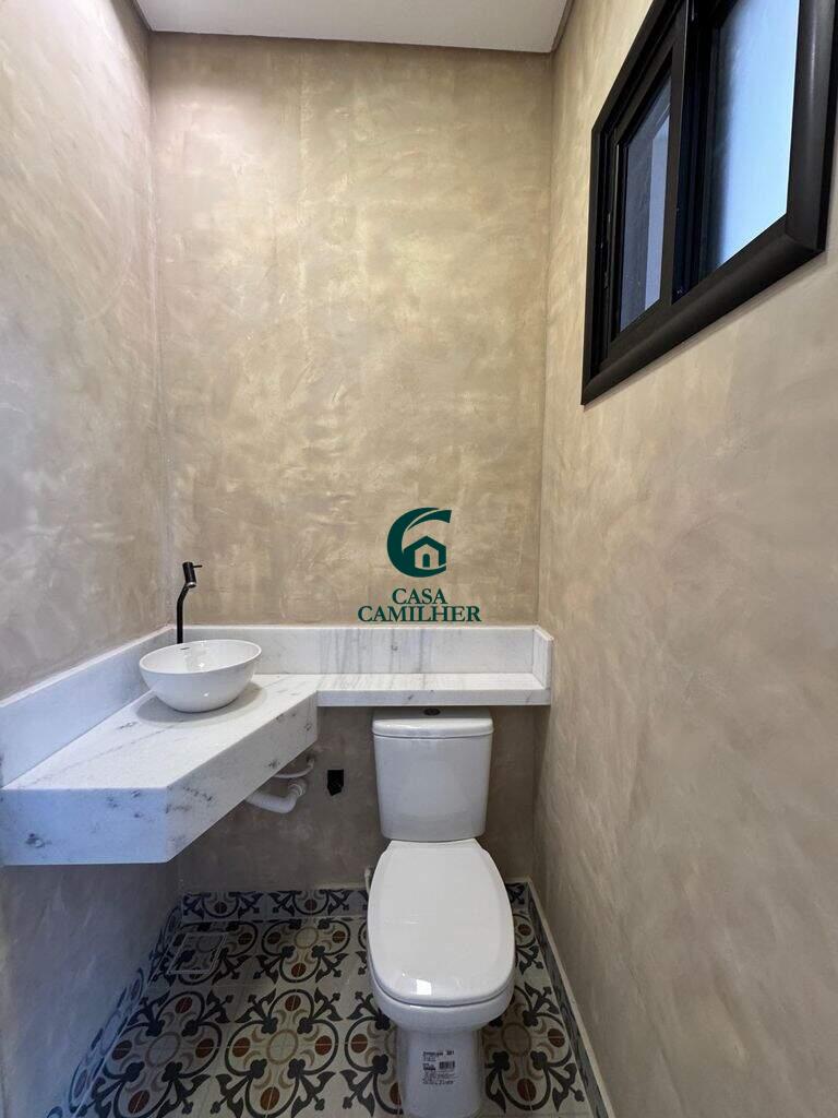 Casa à venda no Piracangaguá: 