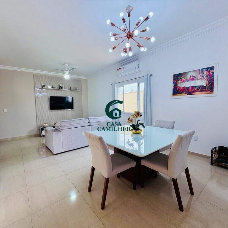 Casa à venda no Piracangaguá: 