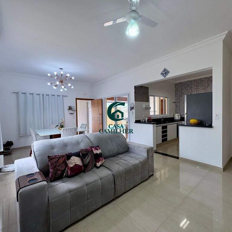 Casa à venda no Piracangaguá: 