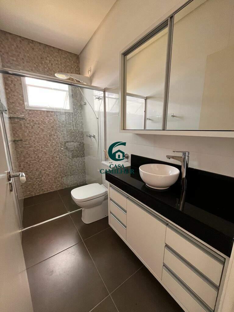 Casa à venda no Piracangaguá: 