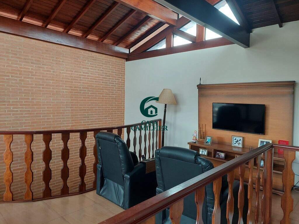 Casa à venda no Piracangaguá: 