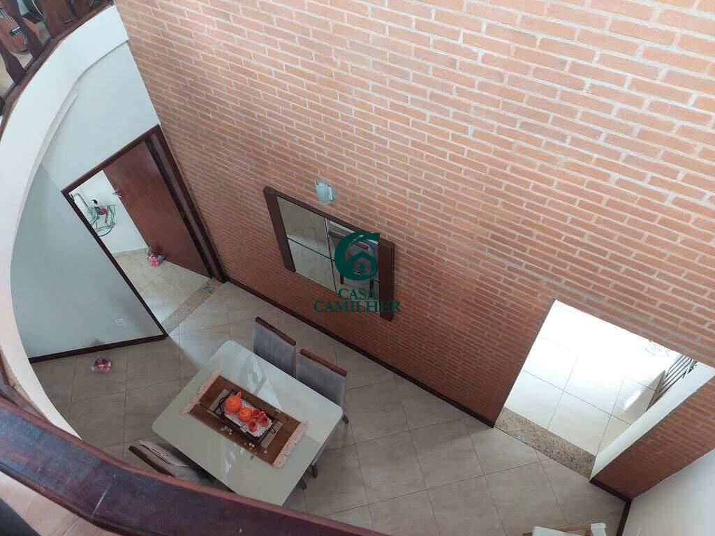 Casa à venda no Piracangaguá: 