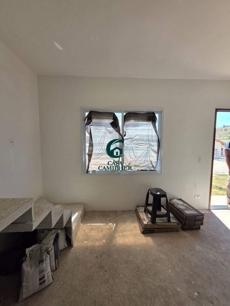 Casa à venda no Piracangaguá: 