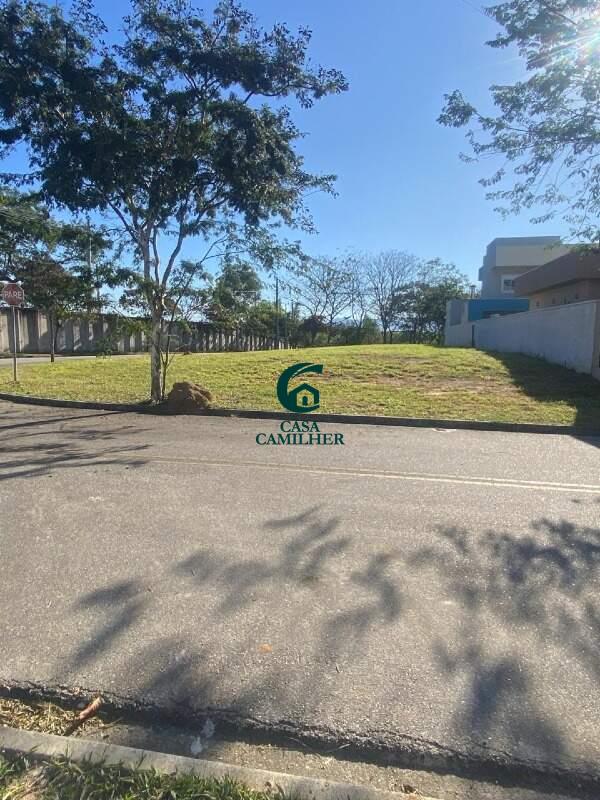 Terreno/Lote à venda no Piracangaguá: 