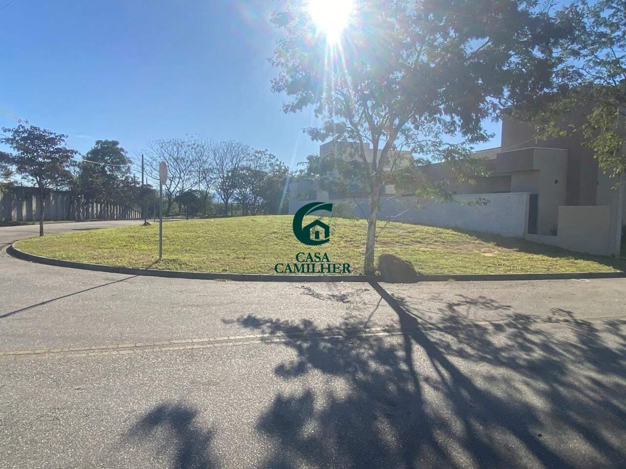 Terreno/Lote à venda no Piracangaguá: 