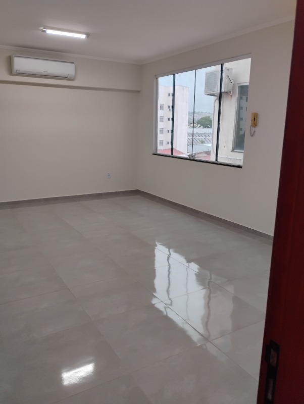 Sala para aluguel no Centro: 