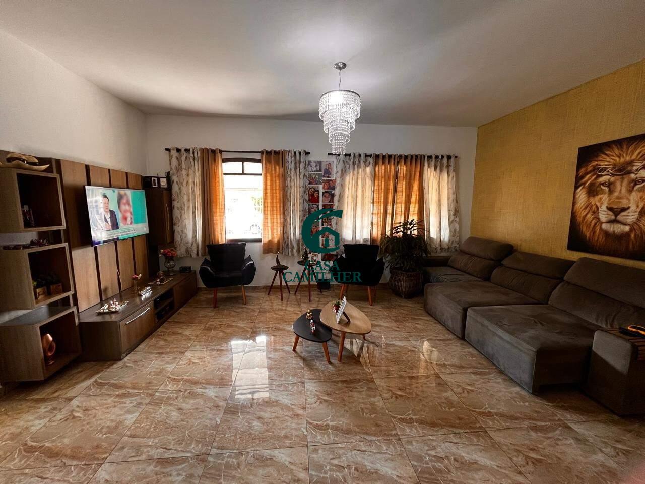 Casa à venda no Parque das Flores: 