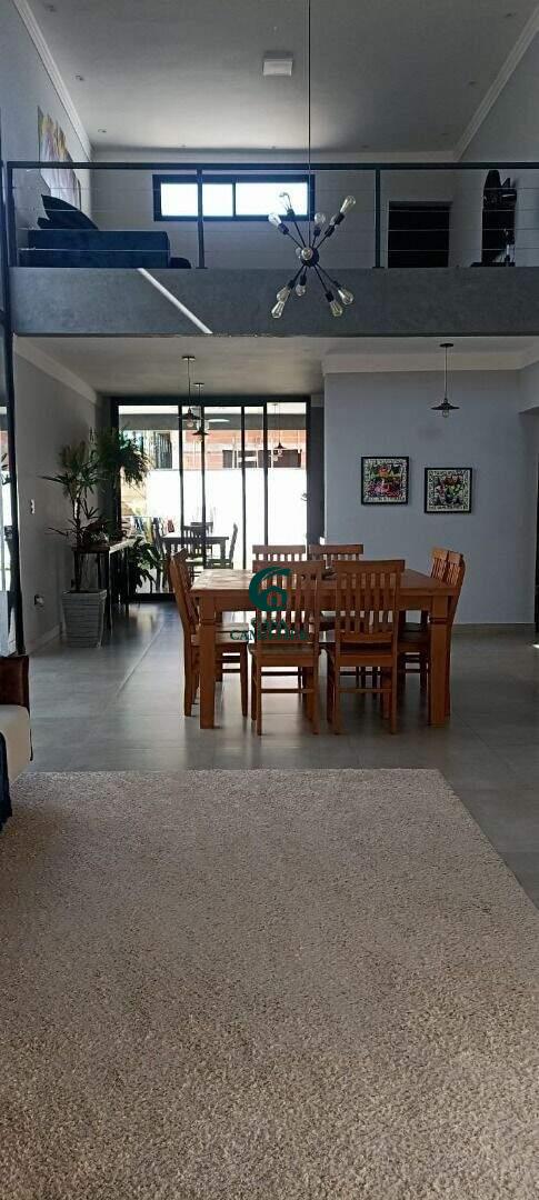 Casa à venda no Piracangaguá: 