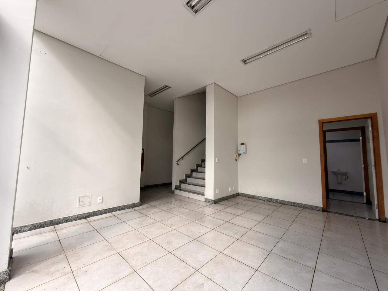 Andar para aluguel no Barreiro: Prédio para aluguel - Barreiro, - Belo Horizonte