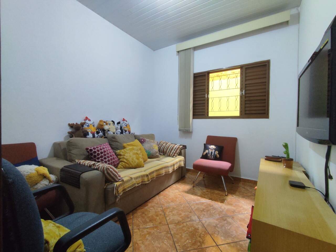 Casa à venda no Milionários: Casa à venda, 04 Quartos com suíte e piscina, Milionários - Barreiro/MG