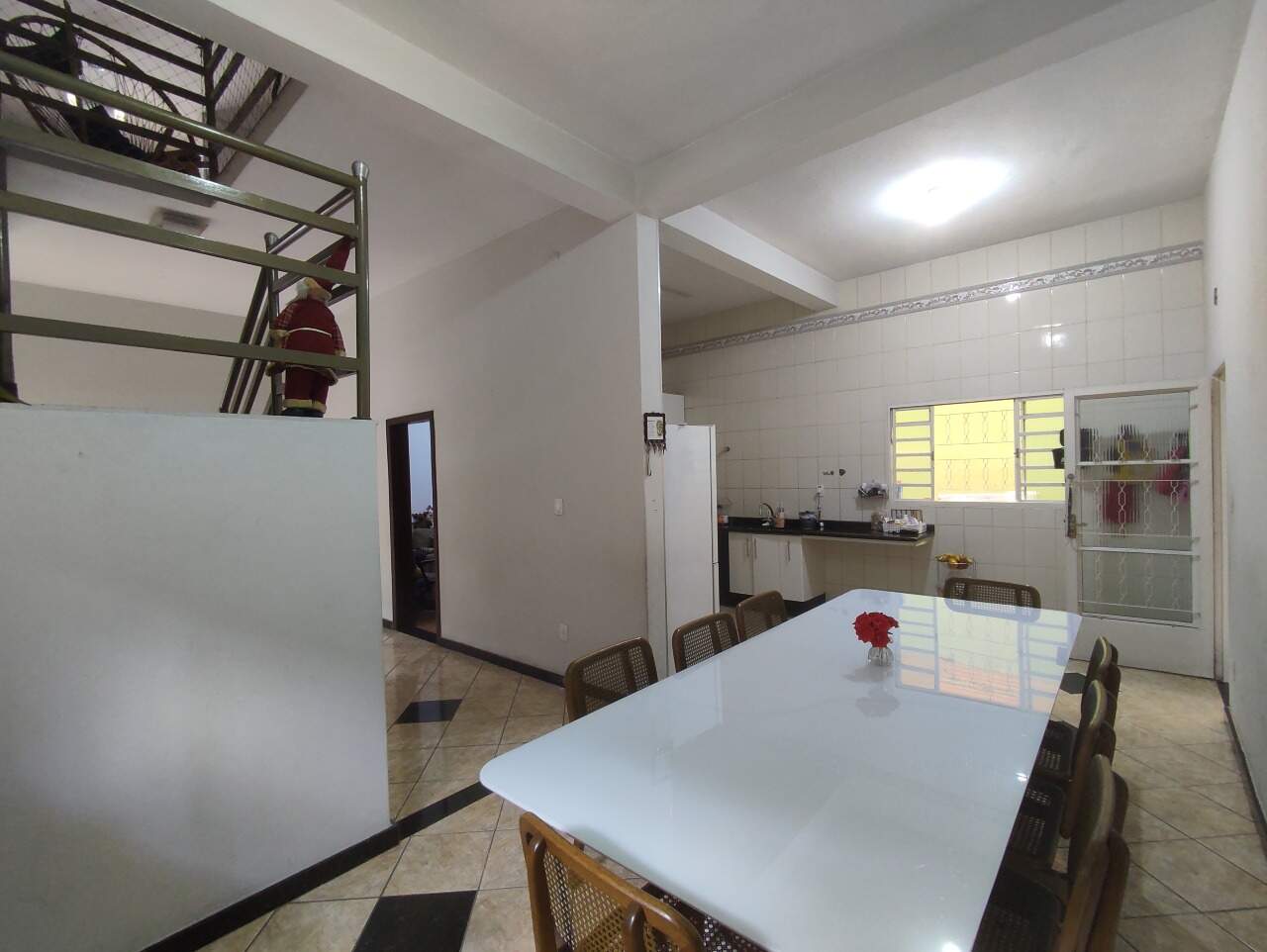 Casa à venda no Milionários: Casa à venda, 04 Quartos com suíte e piscina, Milionários - Barreiro/MG