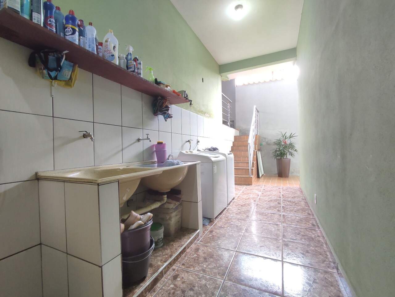 Casa à venda no Milionários: Casa à venda, 04 Quartos com suíte e piscina, Milionários - Barreiro/MG