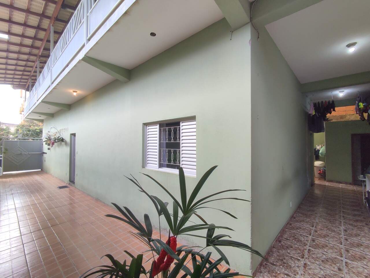 Casa à venda no Milionários: Casa à venda, 04 Quartos com suíte e piscina, Milionários - Barreiro/MG