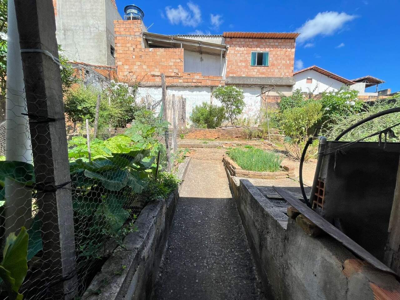 Casa à venda no Brasil Industrial: Lote à venda, 363m², Brasil Industrial - Barreiro/MG