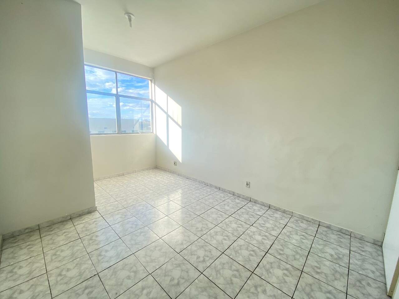 Sala para aluguel no Barreiro: Sala comercial para alugar, 23m² - Barreiro/MG
