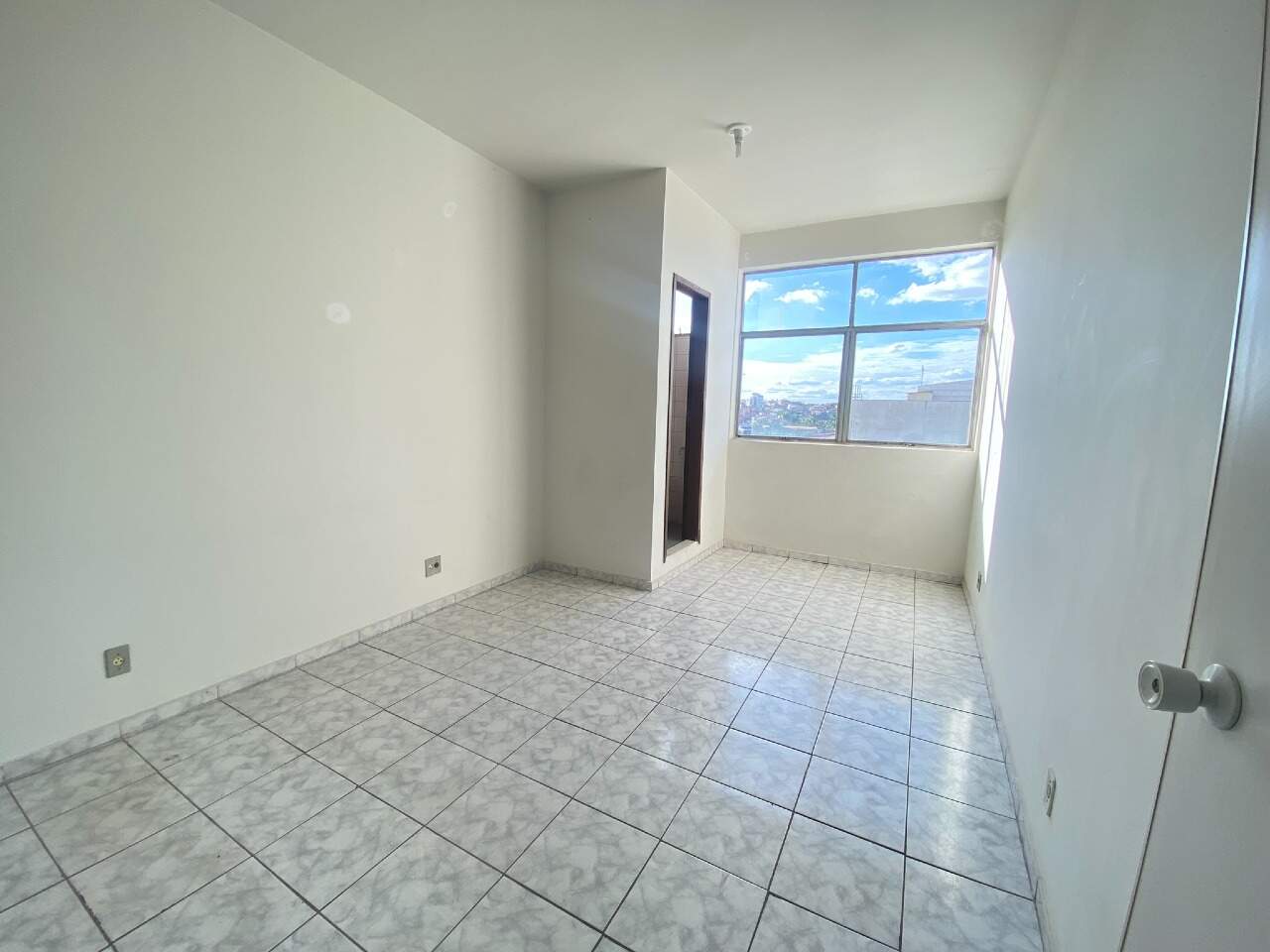 Sala para alugar no Barreiro no condomínio Edifício Merceze Lage