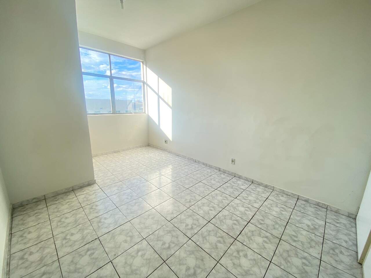 Sala para aluguel no Barreiro: Sala comercial para alugar, 23m² - Barreiro/MG