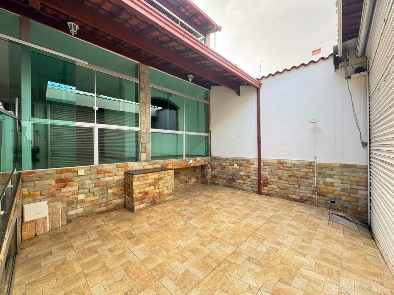 Casa para aluguel no Miramar: Casa para alugar, 03 Quartos com suíte no bairro Miramar, região do Barreiro.