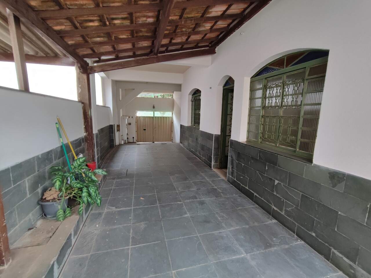 Casa para aluguel no Brasil Industrial: Casa duplex para alugar, 05 Quartos sendo 01 com suíte no bairro Brasil industrial região do Barreiro.